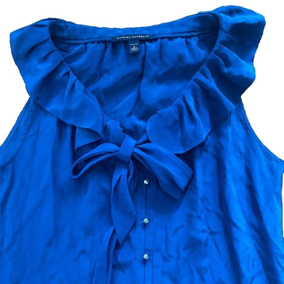 Banana Republic Blouse Womens Petite Small Blue 100% Silk Sleeveless Button Up - Picture 2 of 6